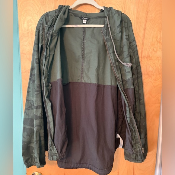 Camouflage Hooded lightweight Jacket - Picture 2 of 5